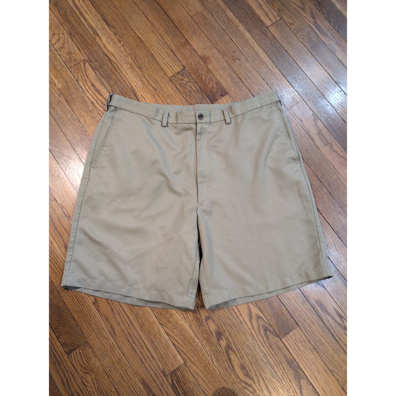 Haggar Mens 40 Tan Performance Khaki Shorts Expanding Waist Quick Dry Flat Front